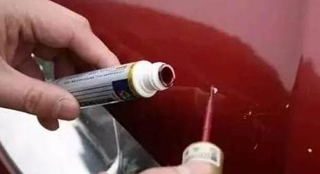 补漆笔效果解析：汽车划痕修复持久性分析