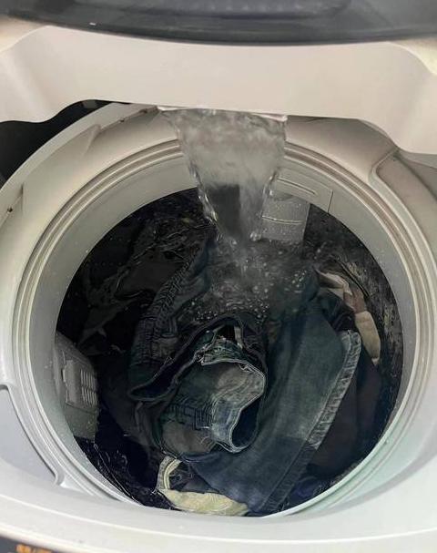 洗衣机衣物过多影响及维护指南