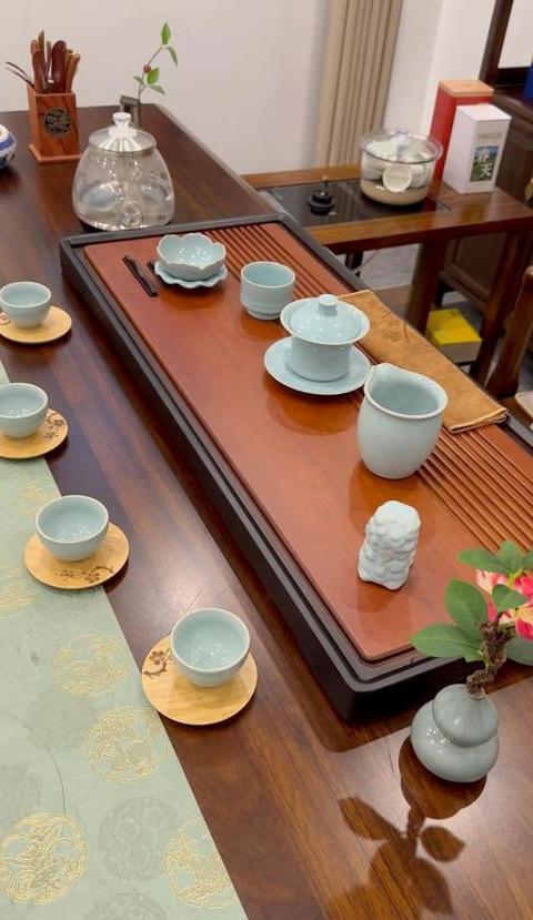 酒杯茶杯摆放技巧，礼仪与实用兼顾