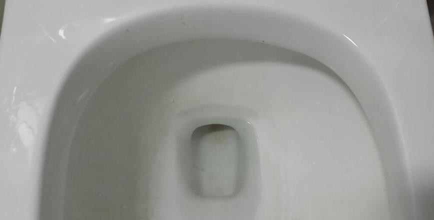 马桶水箱流水不止，蓄水难题解析