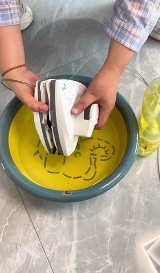 巧用生活小物，轻松擦亮玻璃小技巧