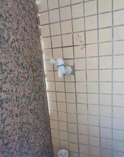 瓷砖水泥凝固清除攻略