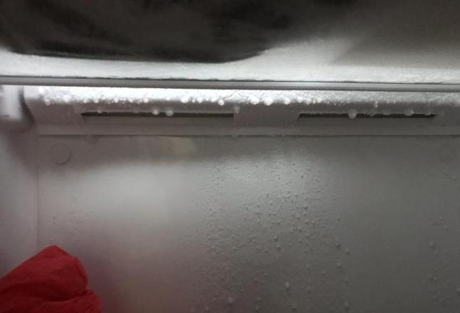 风冷冰箱冷冻室底部结冰原因及解决技巧