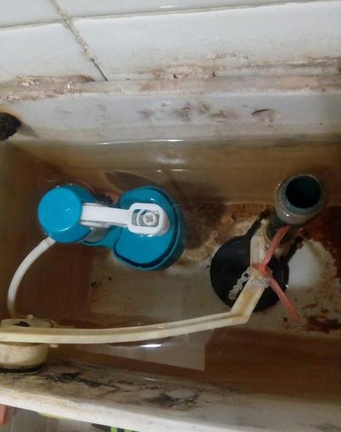 马桶漏水计算：一天一晚分别漏多少吨水？