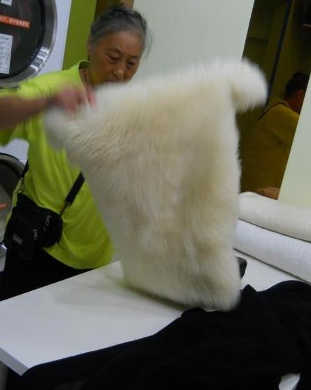 羊皮毛大衣洗后变硬怎么办？保养攻略大揭秘