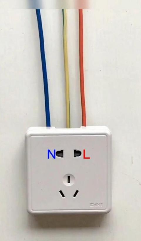 区分家用插座L线和N线：火线与零线详解