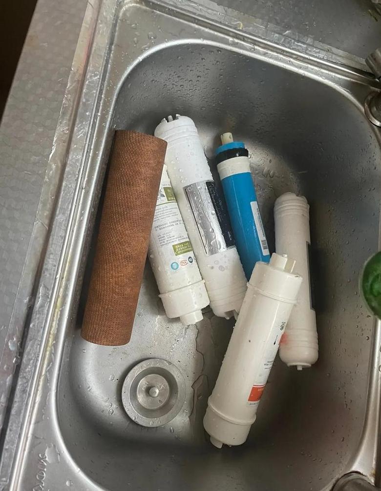 净水器滤芯换下来扔了