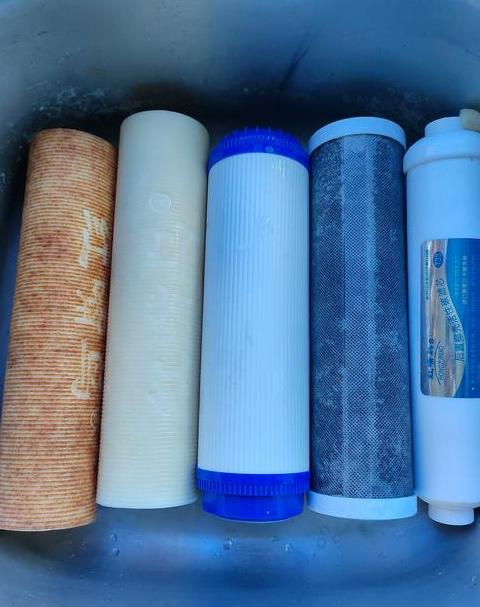 净水器滤芯更换后水质变黄原因解析