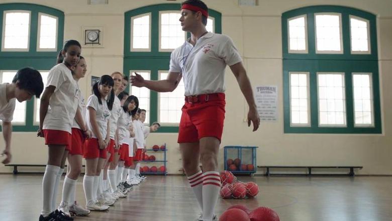 小学体育老师：必备条件与全面发展之道