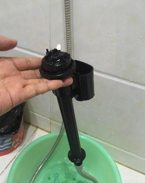 马桶水箱不进水原因解析及解决技巧