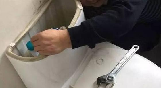马桶注水漏水排查与修复指南