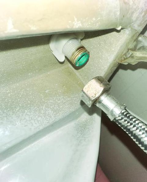 马桶吸水过多及小水管进水问题解析与解决