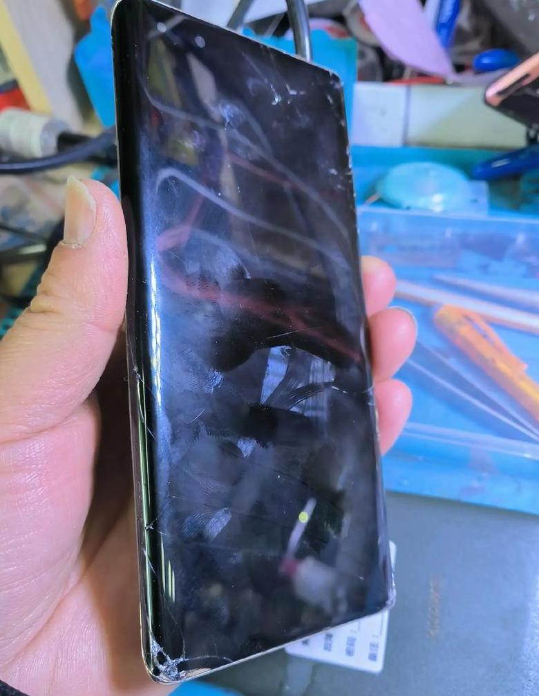 华为手机划痕修复及后盖胶水拆卸指南
